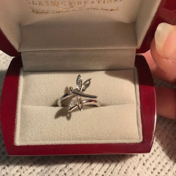 ⭐️Host Pick⭐️ 18K White Gold Dragonfly Ring with Diamonds - Size 7 1/4 - Picture 9 of 11